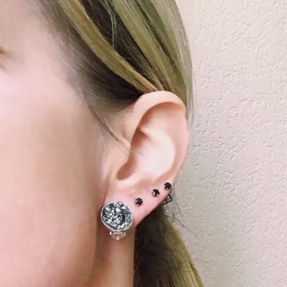 3 for 15🎀faux druzy clip on earrings - Picture 7 of 7